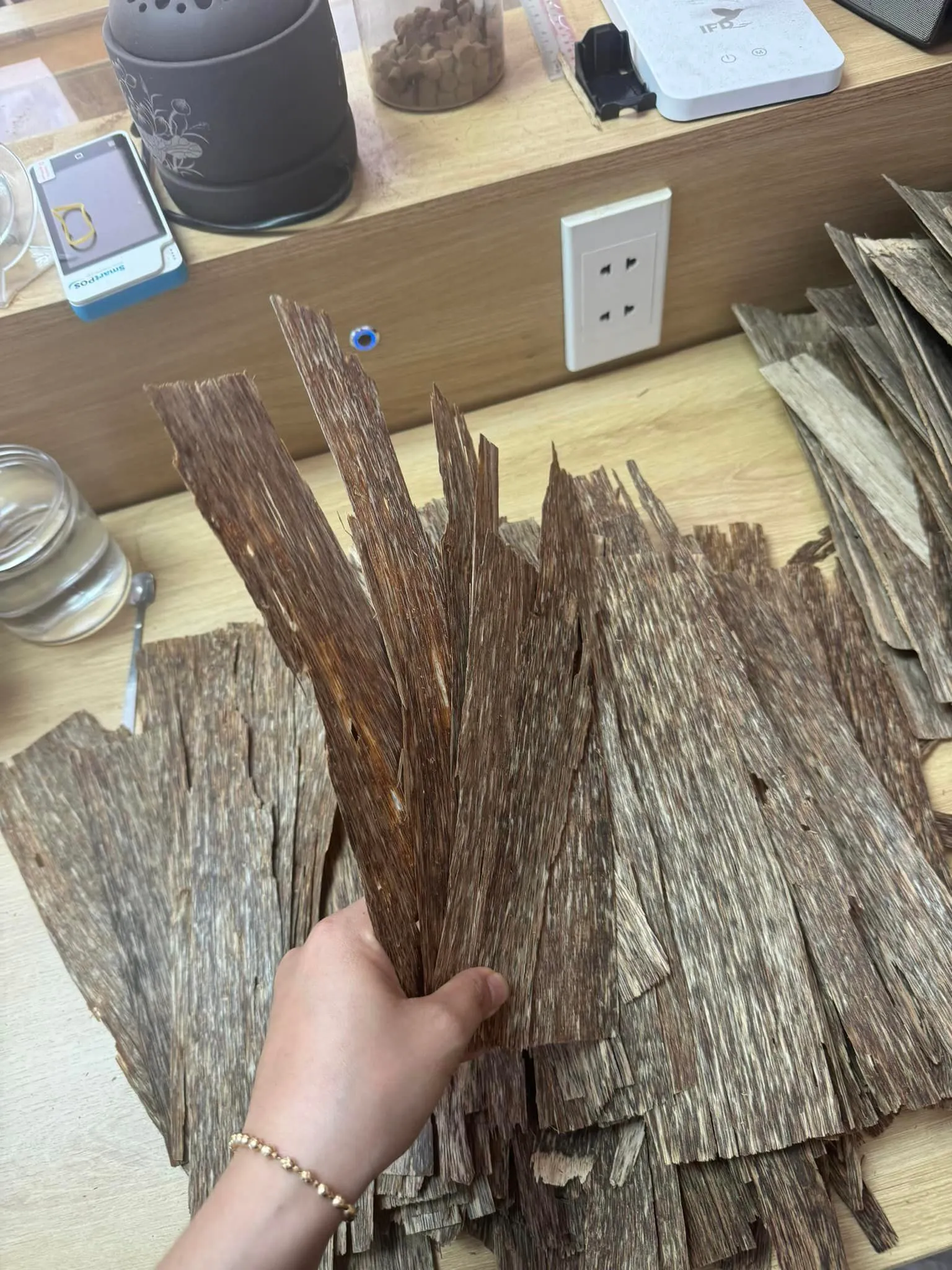 Double-Sided Oil Agarwood Chips – Ultra Thin 0.2mm Natural Vietnamese Oud